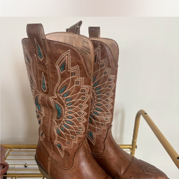 Clarks Brown and Teal Embroidered Western Boots - Picture 2 of 7